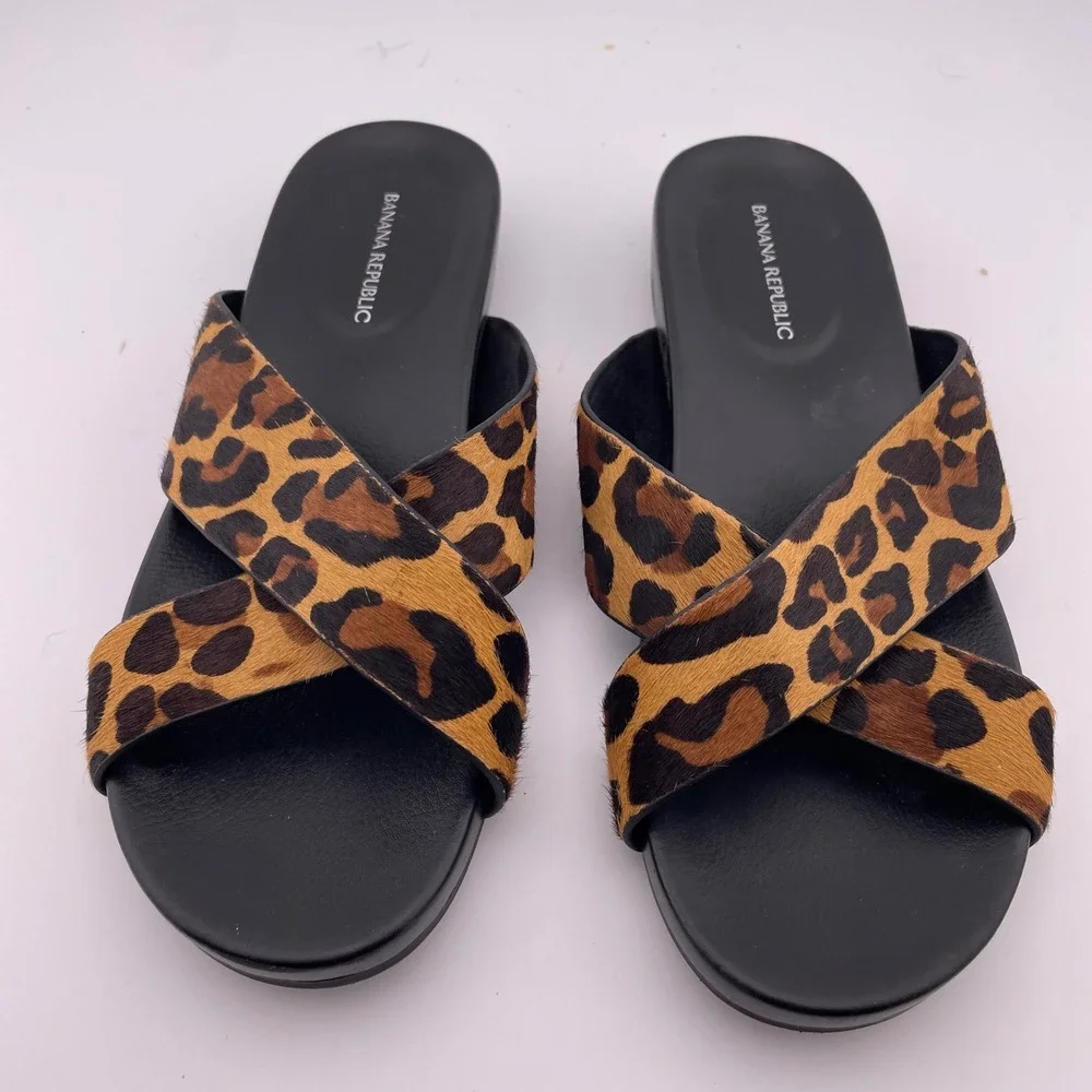Banana Republic Leopard Calf Hair Crisscross Slide Sandals Womens 6 Animal Print